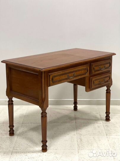 Старинный письменный стол