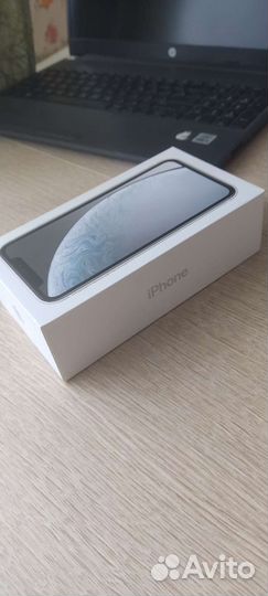Телефон iPhone XR