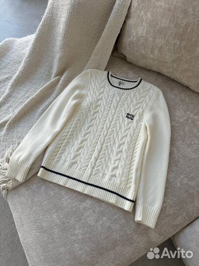 Лаконичный свитер Miu Miu