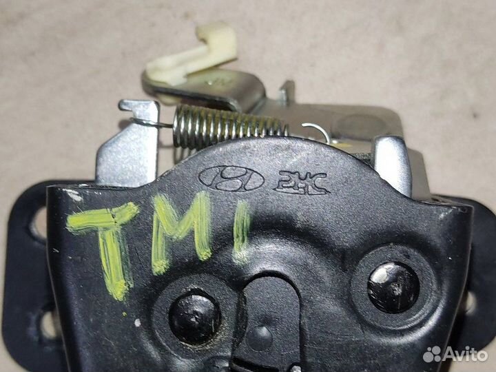 Замок стекла крышки багажника Hyundai Tucson