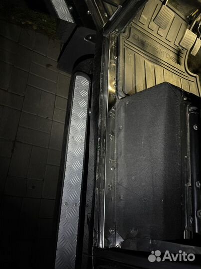 Дверные пороги на Land rover defender 110