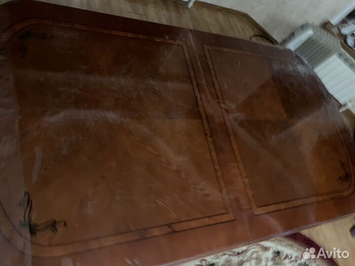 Стол и стулья