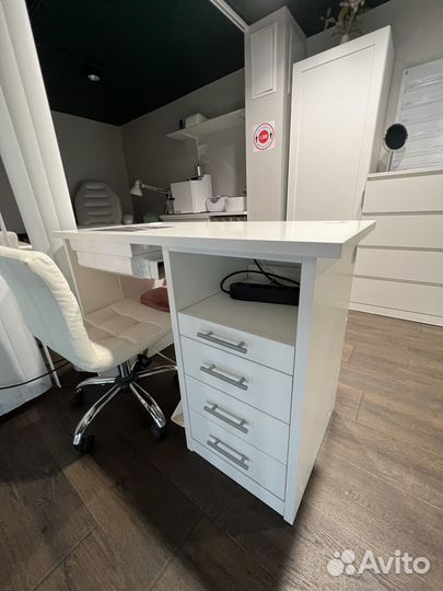 Стол маникюрный