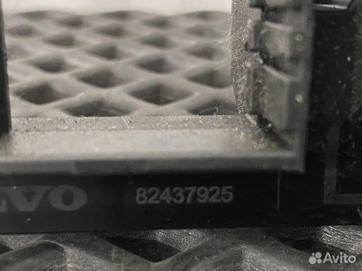 Кронштейн (крепление) левый Volvo FH4 82437925