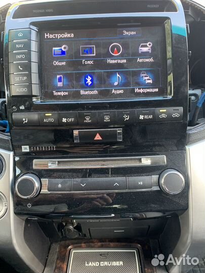 Штатное мультимедийное устройство Toyota LC200