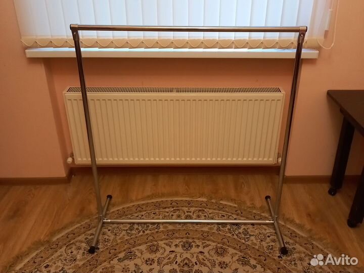Вешалка для одежды напольная металлическая