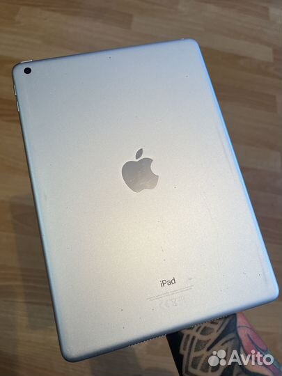 iPad 6gen 2018 рабочий но разбито стекло