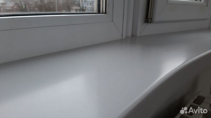 Подоконник из искусственного камня белый