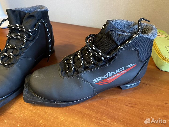 Лыжные ботинки
