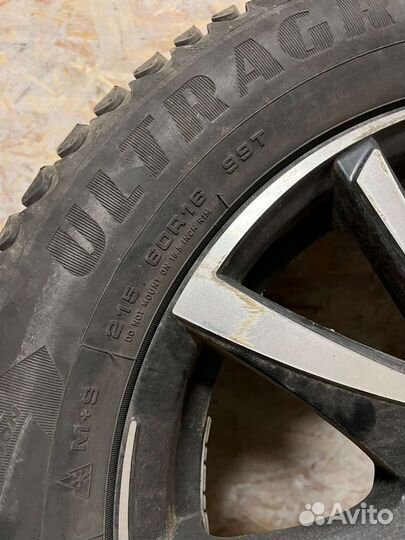 Goodyear Ultragrip Ice Arctic 215/65 R16