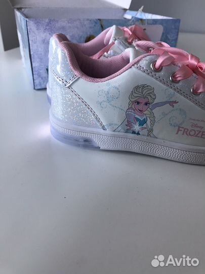 Кроссовки светящиеся новые