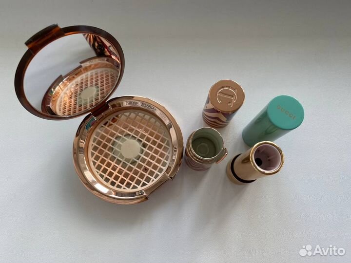 Пустые футляры от косметики Gucci, Charlotte