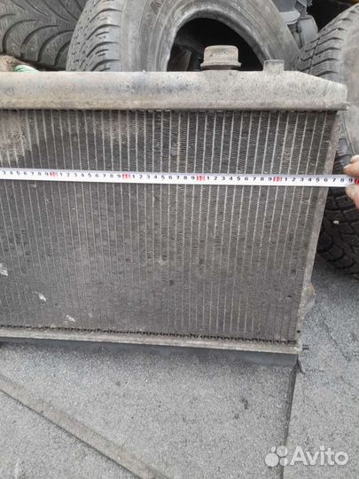 Радиатор охлаждения на nissan primera Р10 кузов