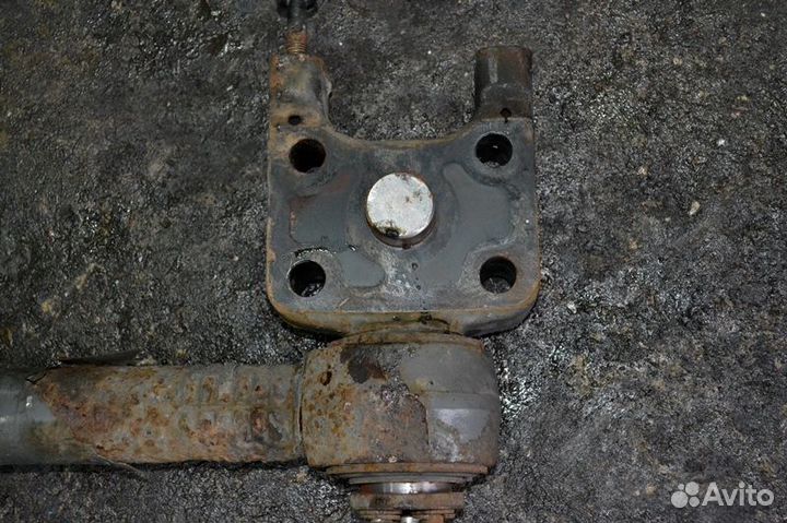 Кронштейн реактивной тяги ведущего моста, сторона