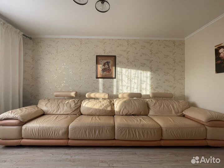 Кожаный диван