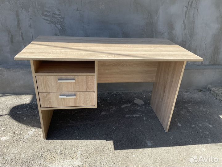 Письменный стол