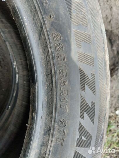 Bridgestone Blizzak DM-V2 225/55 R17