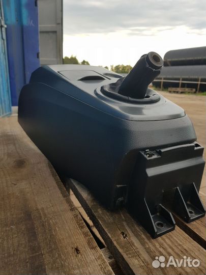 Передняя консоль МКПП Mitsubishi lancer 9