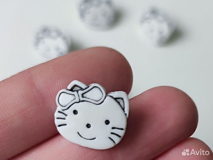 Пуговицы hello kitty декоративные на ножке