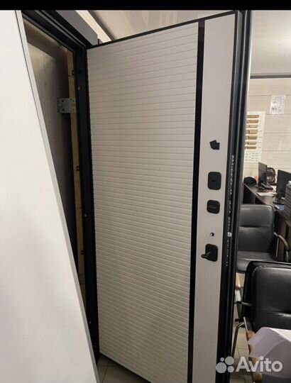 Входная Квартирная дверь Стайл с зеркалом