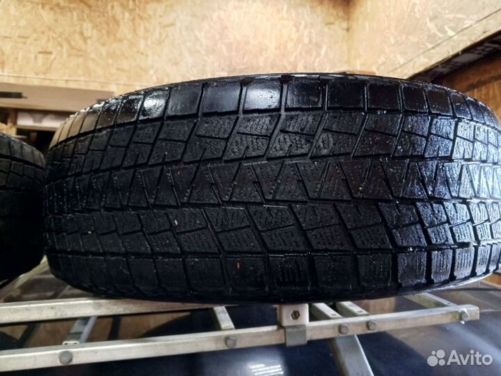 Bridgestone Blizzak DM-V1 205/70 R15