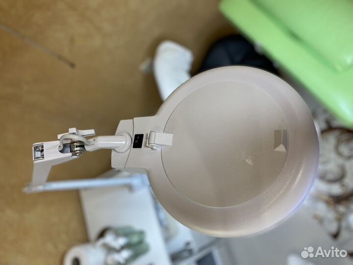 Лампа лупа в идеальном состоянии. новая