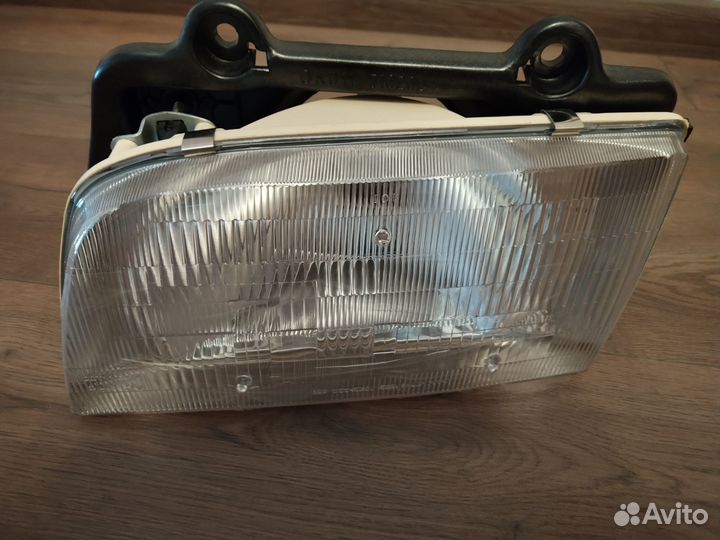 Фары правая/левая Kia Sportage 0K01151020L/R