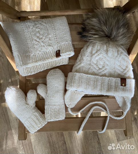 Комплект шапка и снуд варежки