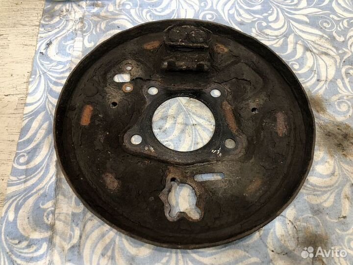 Пыльник заднего тормозного диска Toyota Carina