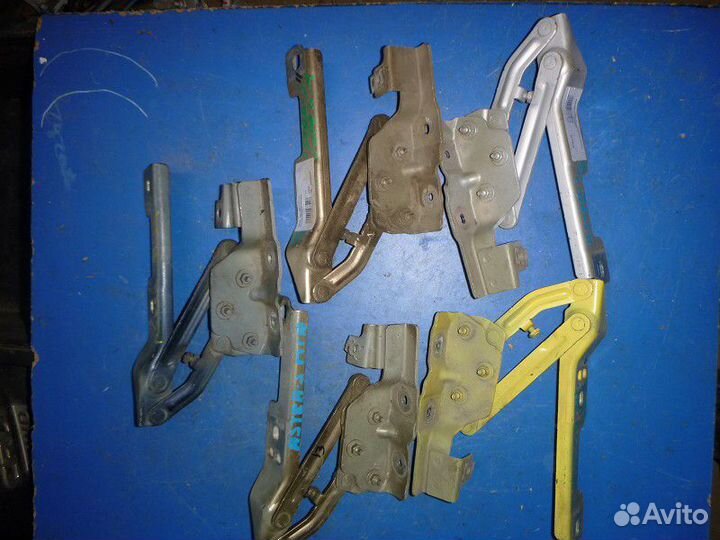 Петля капота правая opel astra J 2010