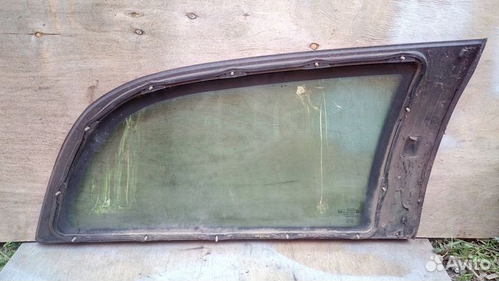Стекло заднее левое кузовное Универсал Омега Б
