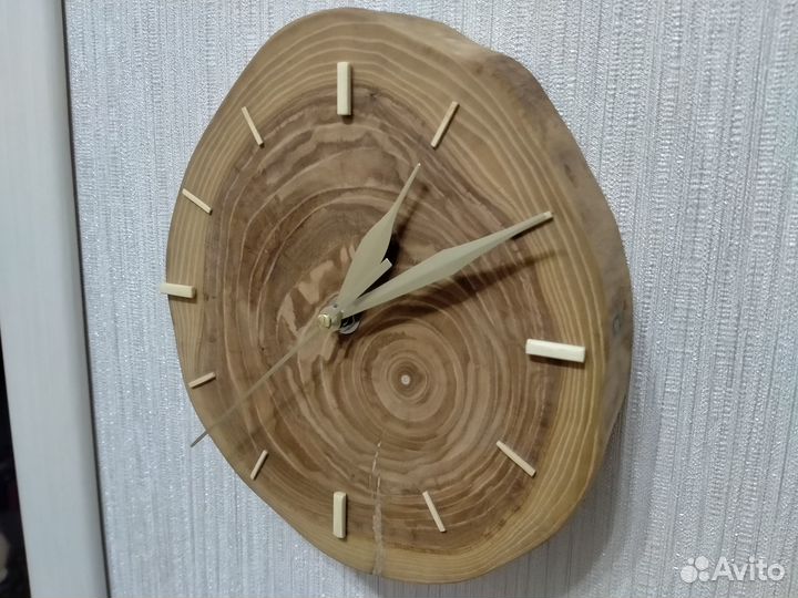 Часы из спила дерева карагач
