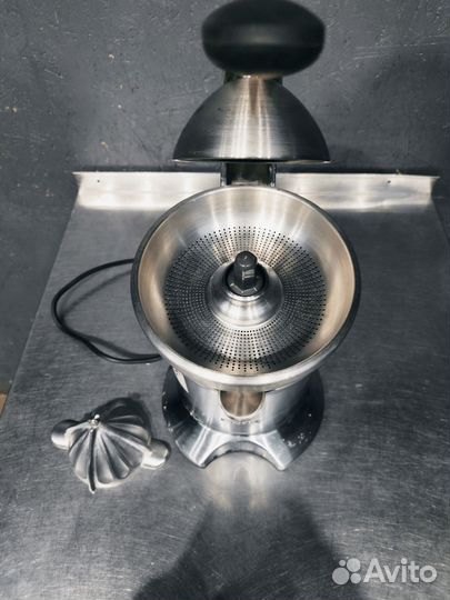 Соковыжималка для цитрусовых Bork Z800