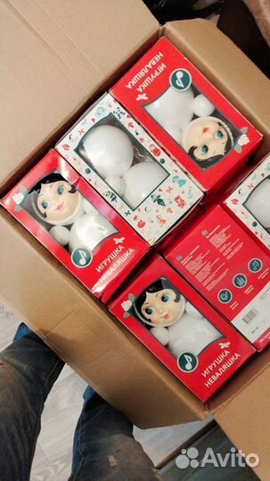 Неваляшки белые