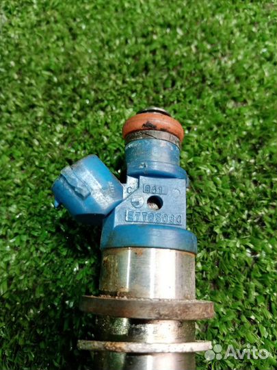 Форсунка топливная Mitsubishi Pajero 3 V75W 6G74