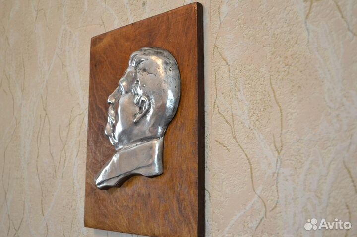 Барельеф Сталин