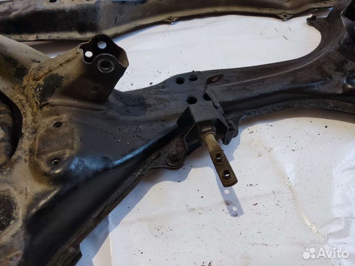 Подрамник передний с рычагами Toyota Corona EXiV