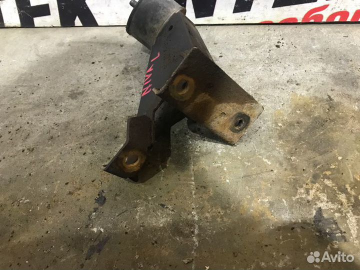 Подушка двигателя левая Chevrolet Niva 2008