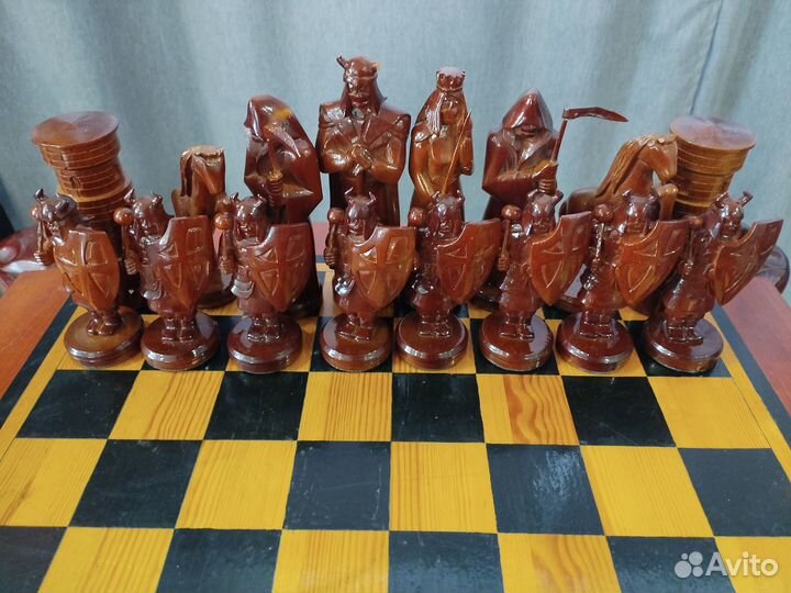 Шахматный стол и шахматы ручной работы
