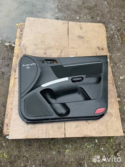 Обшивка двери передняя правая Geely Emgrand EC7