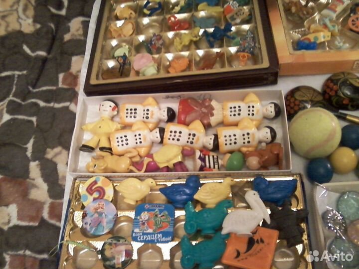 Игрушки маленькие, фигурки и канцелярия