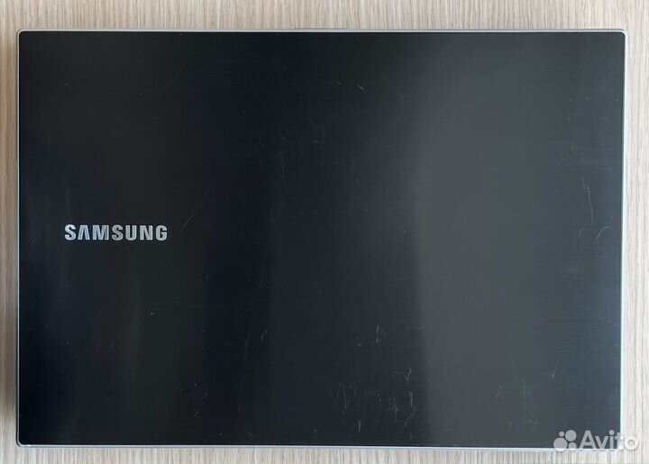 Ноутбук samsung NP300V4A новый диск и Windows 10