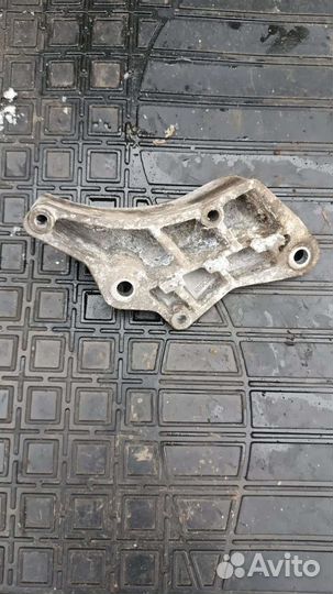 Кронштейн АКПП левый Audi A7 3.0tfsi