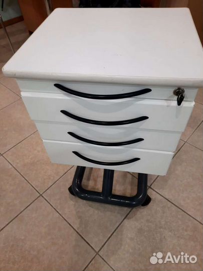 Тумбочка прикроватная белая