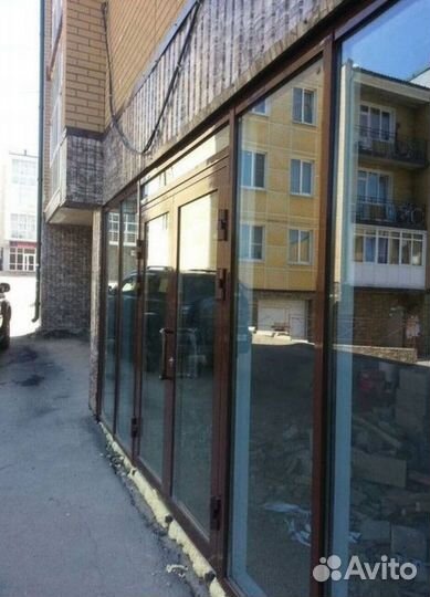 Пластиковая дверь / входная группа