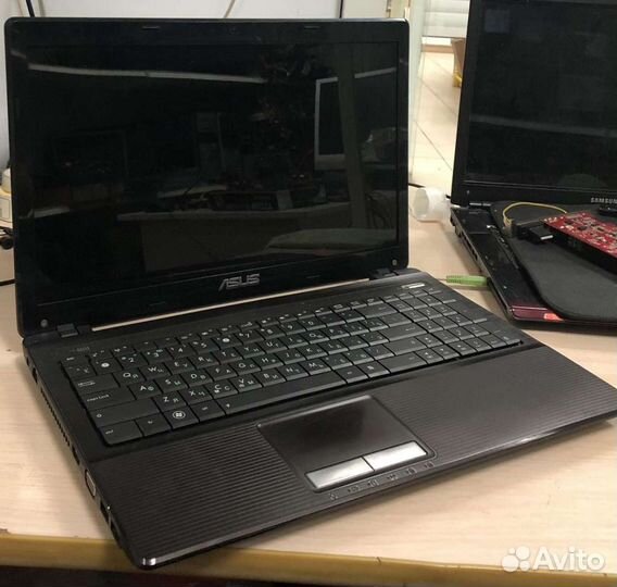 Ноутбук asus (4гб/2 видеокарты)