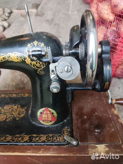 Швейная машинка зингер ручная