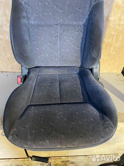 Переднее левое сидение Kia Spectra