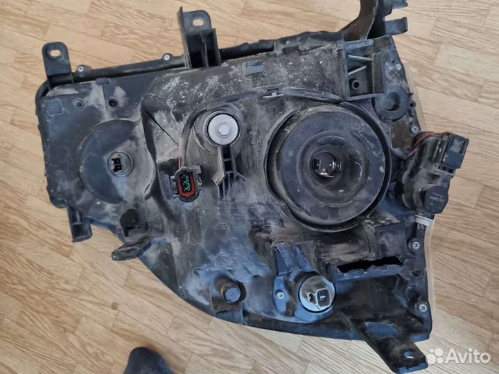 Фара правая и левая nissan x trail nt31