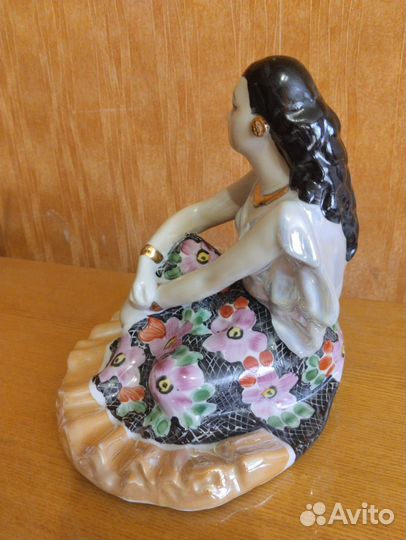Статуэтка фарфор 